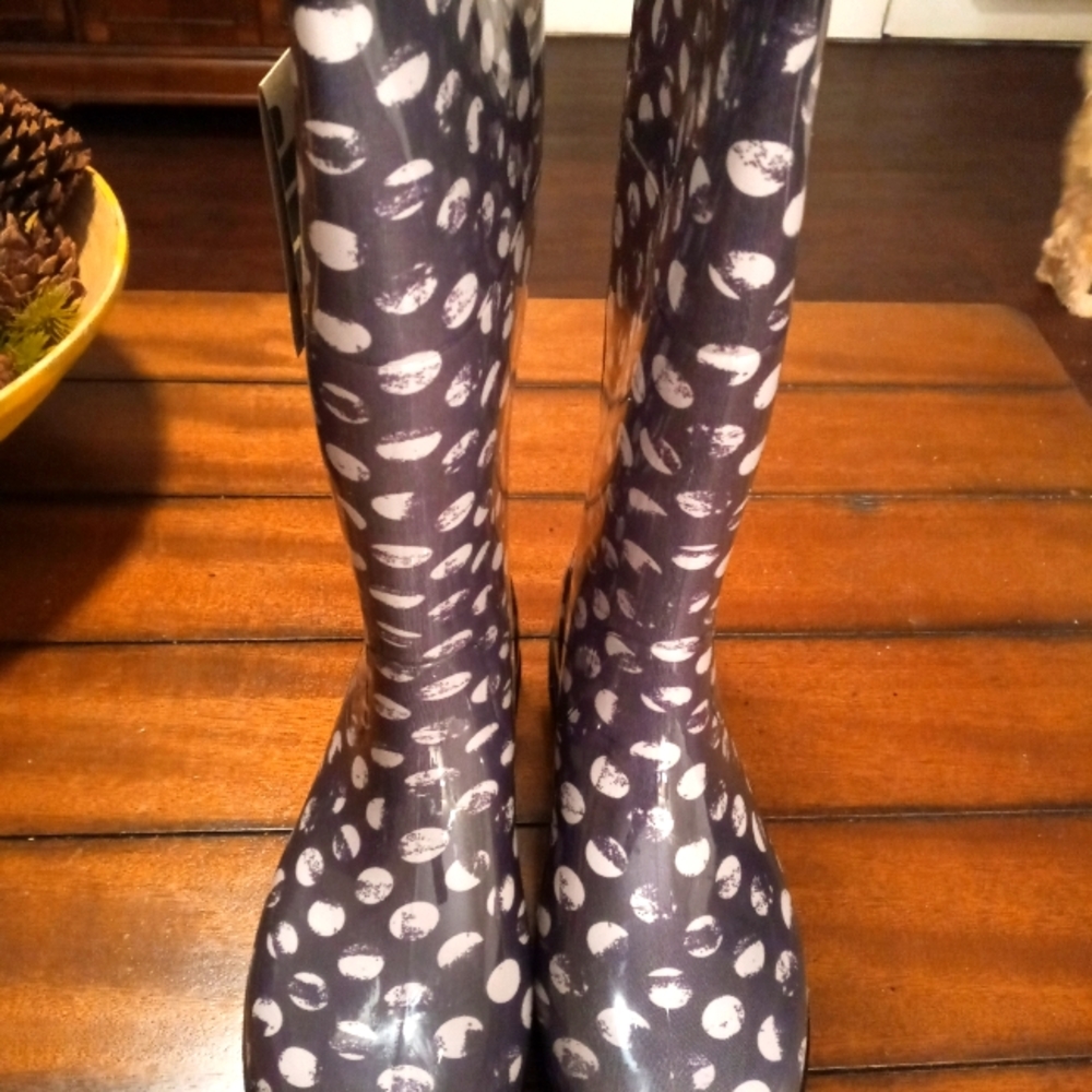 Kamik size 11 Women's Stephanie black polka dot rain boots